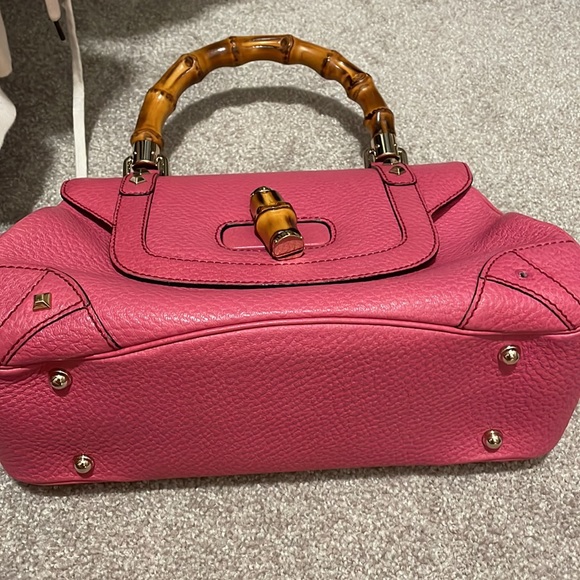 Pink Gucci hand bag with cork top handle - Picture 5 of 5
